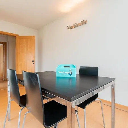 Cosy Sleeps 6 2mins To Ameixoeira Metro Apartment Lissabon