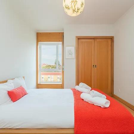 Cosy Sleeps 6 2mins To Ameixoeira Metro Apartmán *