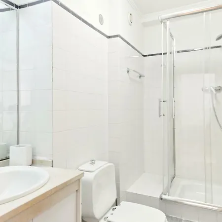 Cosy Sleeps 6 2mins To Ameixoeira Metro * Lissabon