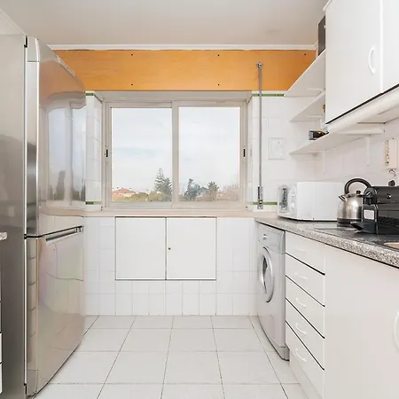 Cosy Sleeps 6 2mins To Ameixoeira Metro Lisbon