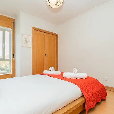 Apartment Cosy Sleeps 6 2mins To Ameixoeira Metro *
