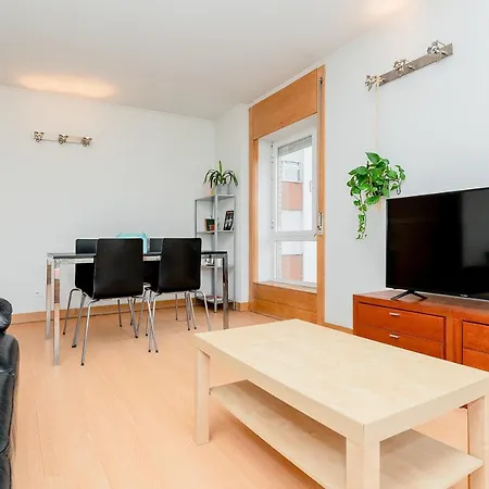 Apartment Cosy Sleeps 6 2mins To Ameixoeira Metro *