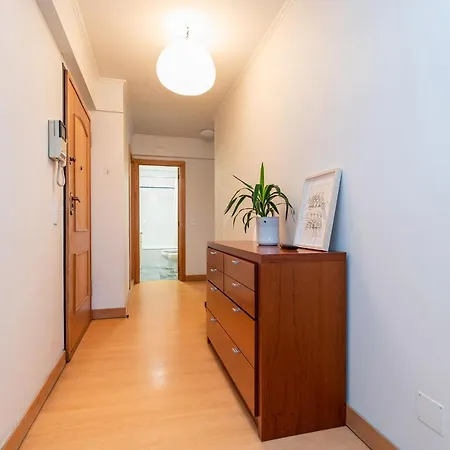 Apartament Cosy Sleeps 6 2mins To Ameixoeira Metro
