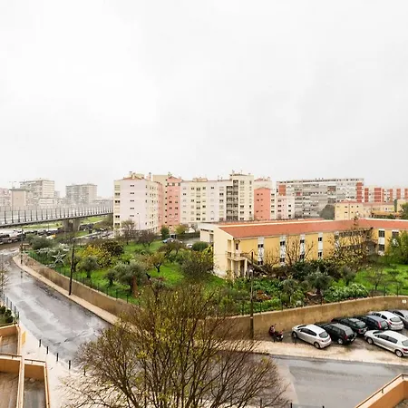 Apartment Cosy Sleeps 6 2mins To Ameixoeira Metro