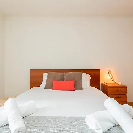 Cosy Sleeps 6 2mins To Ameixoeira Metro *
